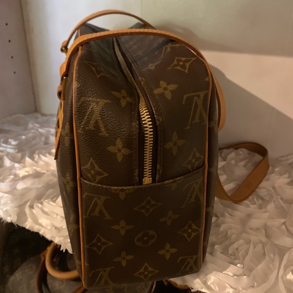 Pre owned Louis Vuitton good condition $550 - Picture 3 of 8